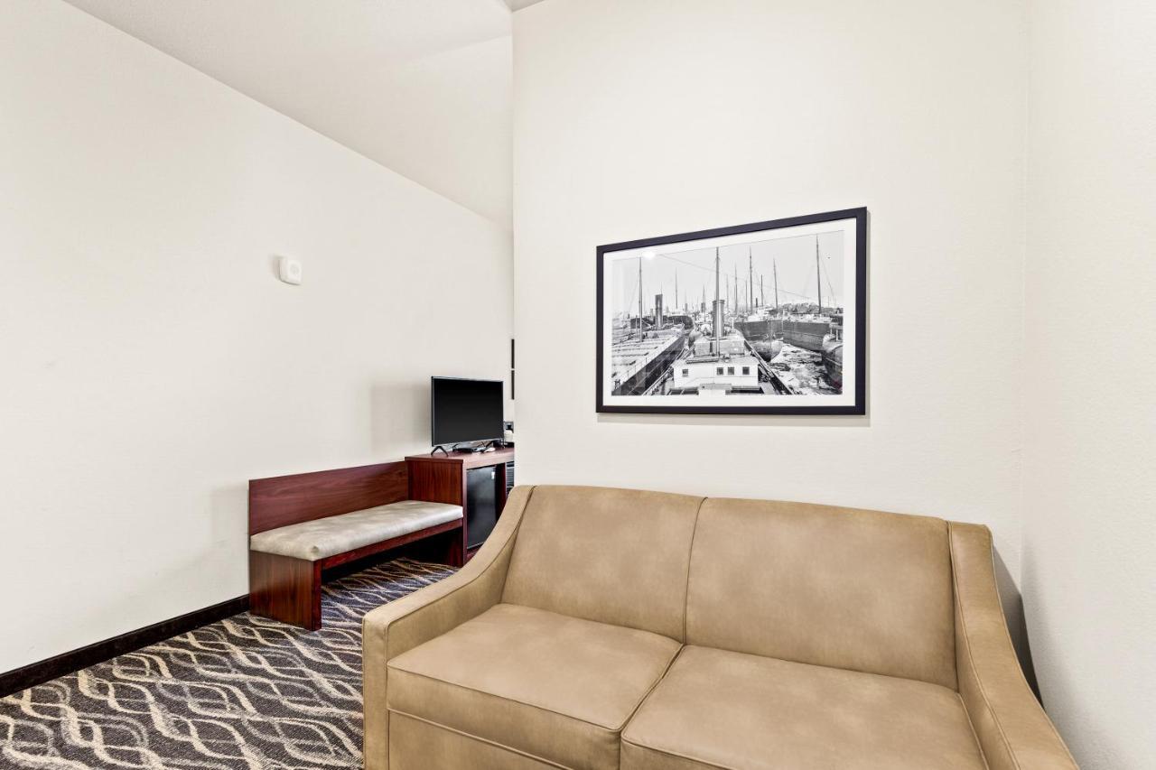 Cobblestone Hotel & Suites Съпириър Екстериор снимка