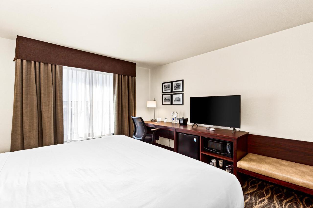 Cobblestone Hotel & Suites Съпириър Екстериор снимка