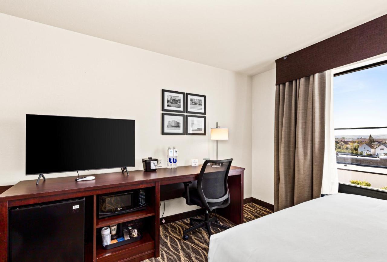 Cobblestone Hotel & Suites Съпириър Екстериор снимка