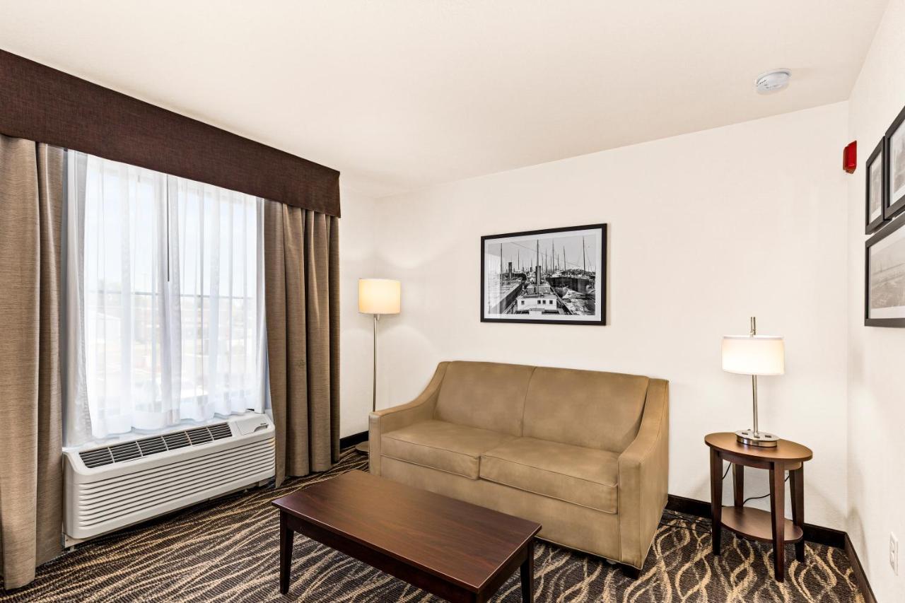 Cobblestone Hotel & Suites Съпириър Екстериор снимка